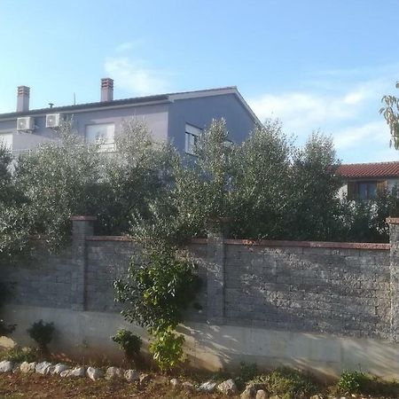 Apartman Ki Apartment Пула Екстериор снимка