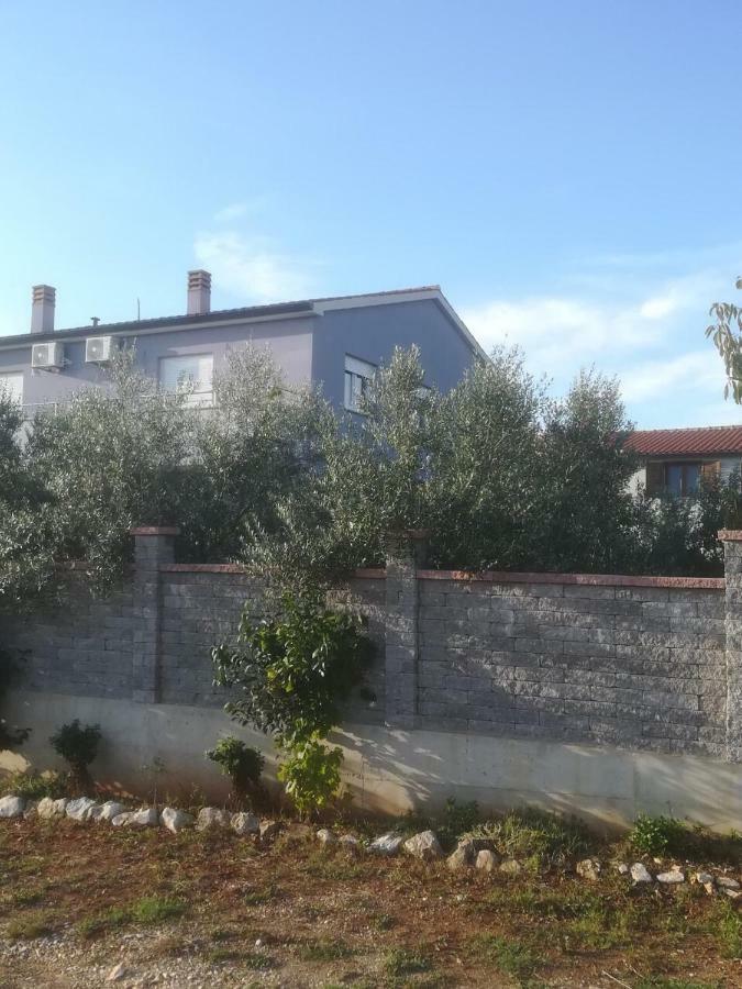 Apartman Ki Apartment Пула Екстериор снимка