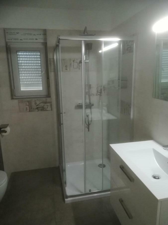 Apartman Ki Apartment Пула Екстериор снимка